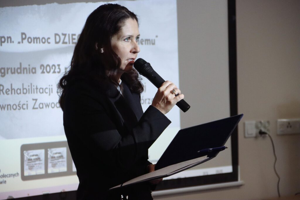 1-Copy-2-1024x683 Kampania „Biała Wstążka” w Tarnowie pod hasłem „Pomoc dziecku krzywdzonemu”