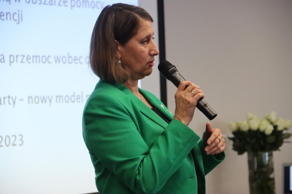 4-Copy-2-1024x683 Kampania „Biała Wstążka” w Tarnowie pod hasłem „Pomoc dziecku krzywdzonemu”