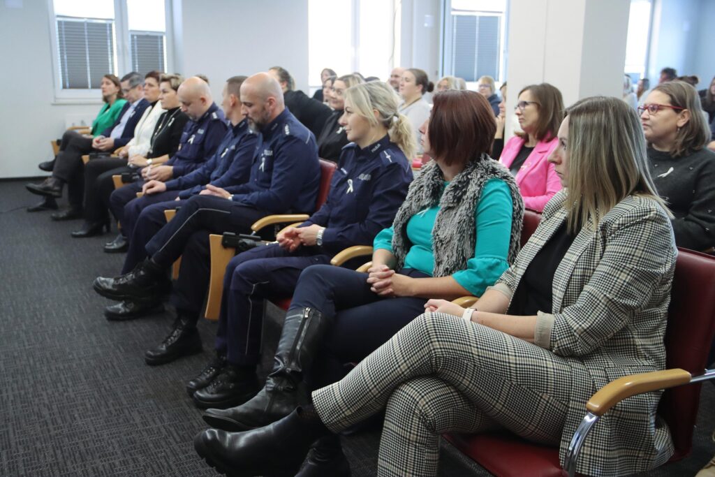 5-Copy-1024x683 Kampania „Biała Wstążka” w Tarnowie pod hasłem „Pomoc dziecku krzywdzonemu”