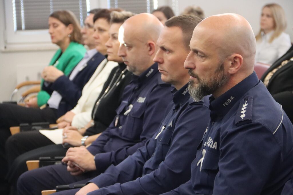 7-Copy-2-1024x683 Kampania „Biała Wstążka” w Tarnowie pod hasłem „Pomoc dziecku krzywdzonemu”