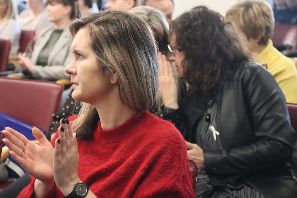 8-Copy-1024x683 Kampania „Biała Wstążka” w Tarnowie pod hasłem „Pomoc dziecku krzywdzonemu”