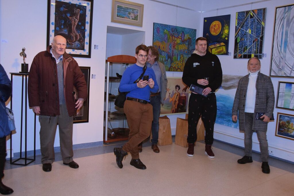 DSC_0851_edytowano-Copy-1024x683 Wystawa grafik i ilustracji pt. ,,Doliny Fal” autorstwa Niki Fleszar