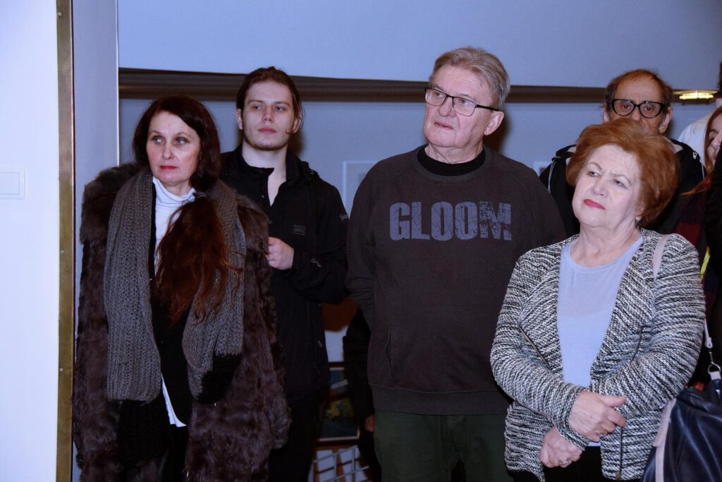 DSC_0857_edytowano-Copy-1024x683 Wystawa grafik i ilustracji pt. ,,Doliny Fal” autorstwa Niki Fleszar