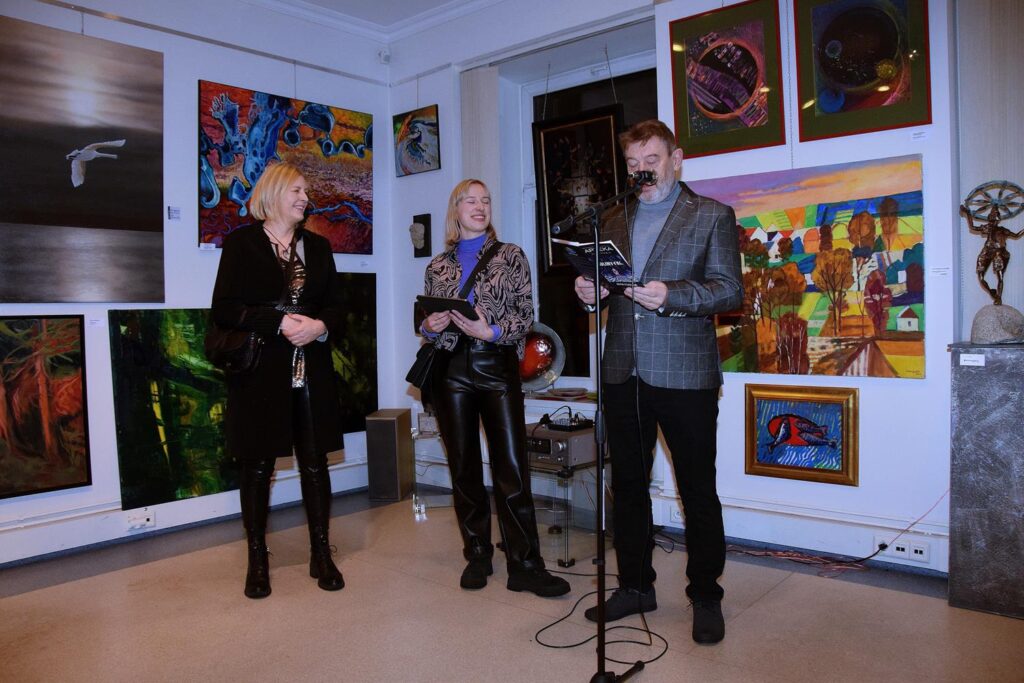 DSC_0860_edytowano-Copy-1024x683 Wystawa grafik i ilustracji pt. ,,Doliny Fal” autorstwa Niki Fleszar