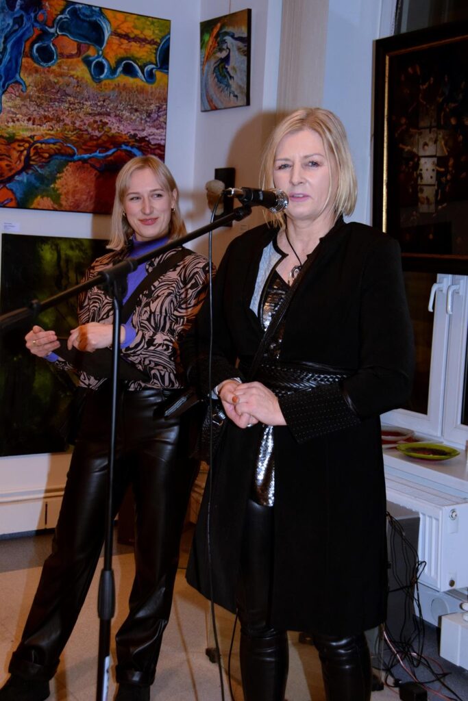 DSC_0864_edytowano-Copy-683x1024 Wystawa grafik i ilustracji pt. ,,Doliny Fal” autorstwa Niki Fleszar