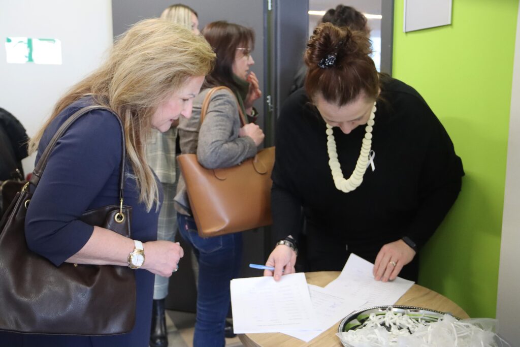 IMG_9714_edytowano-Copy-1024x683 Kampania „Biała Wstążka” w Tarnowie pod hasłem „Pomoc dziecku krzywdzonemu”