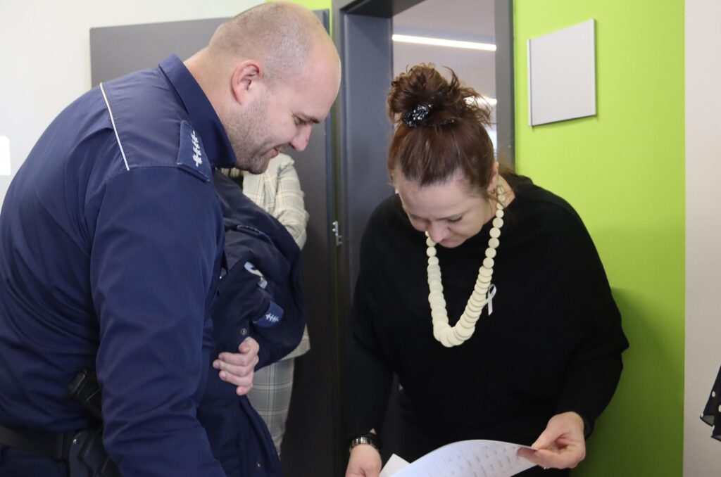 IMG_9726_edytowano-Copy-1024x678 Kampania „Biała Wstążka” w Tarnowie pod hasłem „Pomoc dziecku krzywdzonemu”