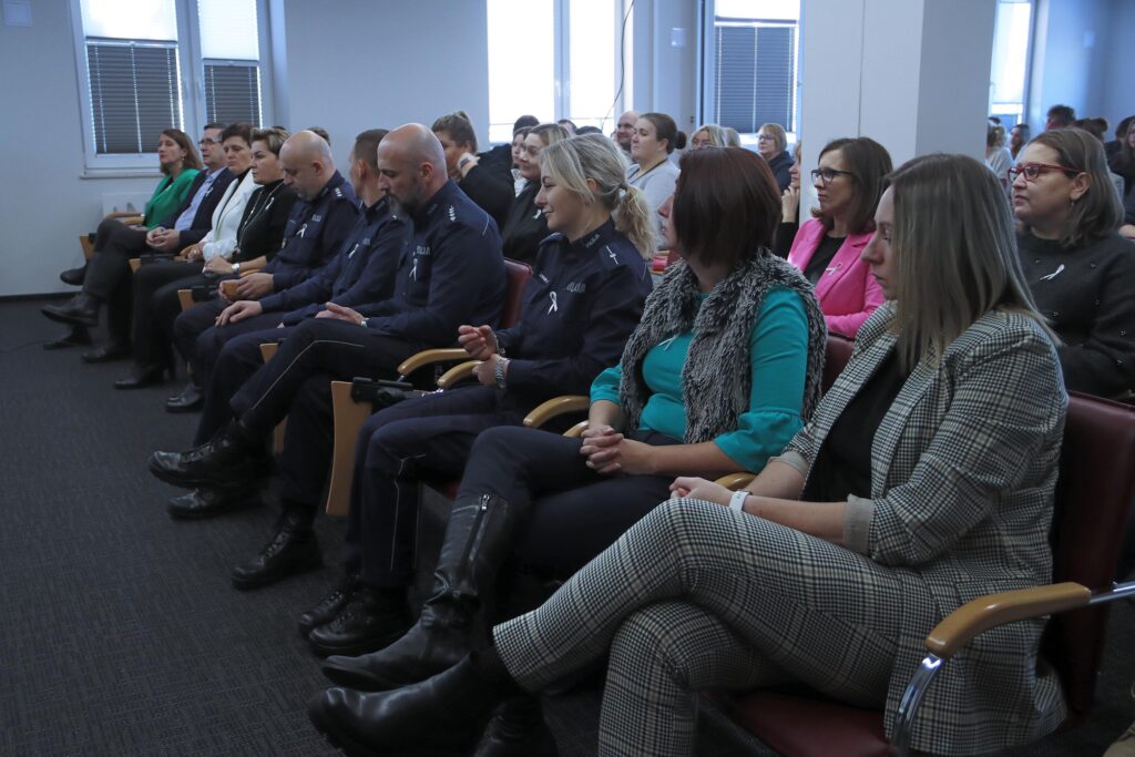 IMG_9772_edytowano-Copy-1024x683 Kampania „Biała Wstążka” w Tarnowie pod hasłem „Pomoc dziecku krzywdzonemu”