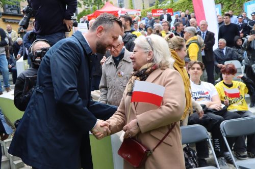 2-copy Spotkajmy się pod jedną flagą – Szymon Hołownia w Tarnowie