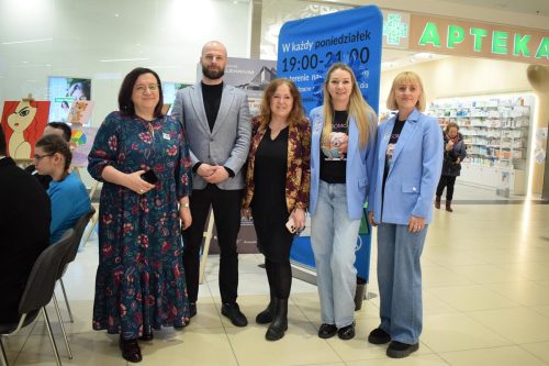 24-copy „Obrazy, które budują mosty”