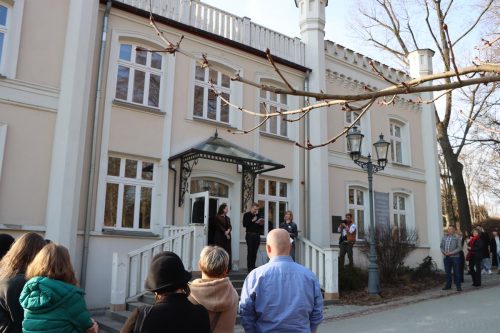 14 O wystawie „Dom Istot Wielu” Michała Tokarza