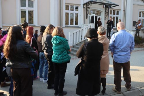 3 O wystawie „Dom Istot Wielu” Michała Tokarza