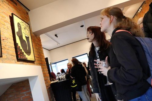 img-9030-edytowano-copy Kalejdoskop kobiecości i natury. Plakaty Moniki Starowicz w Galerii Bema 20