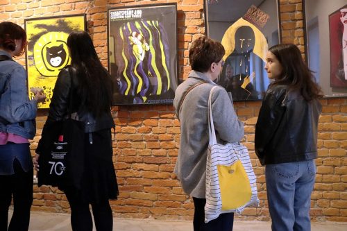 img-9033-edytowano-copy Kalejdoskop kobiecości i natury. Plakaty Moniki Starowicz w Galerii Bema 20