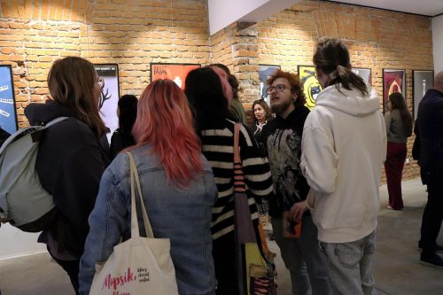 img-9057-edytowano-copy Kalejdoskop kobiecości i natury. Plakaty Moniki Starowicz w Galerii Bema 20