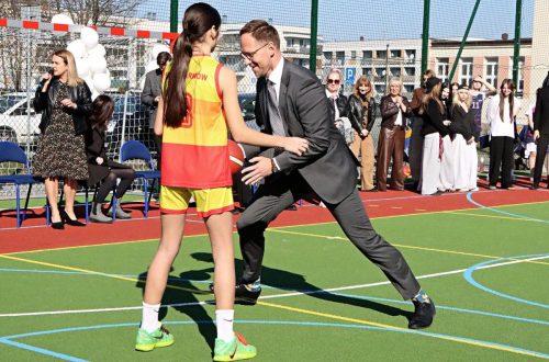 img-8818-edytowano-copy „Nowoczesne boisko dla uczniów – inwestycja w zdrowie, rozwój i bezpieczną przyszłość młodych tarnowian”