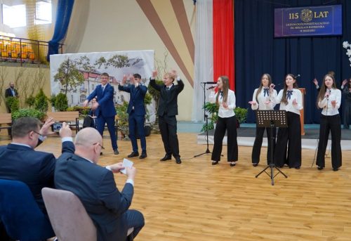 JUB-19-Kopiowanie Szkoła z historią, planem i kierunkiem