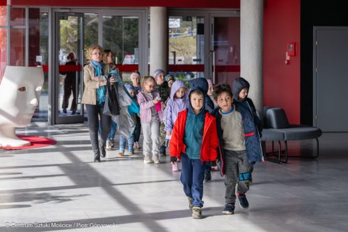 Z9A6416-2-3 CSM - Psoty, piosenki i gromkie brawa – „Pchła Szachrajka” oczarowała dzieci