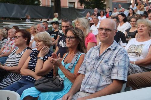 24-copy Zespół The Coton na Starówce