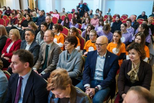 WUM19012026WLD0025_1 Uczniowie z Mikołajowic zwycięzcami IV Ligi Debat Oksfordzkich