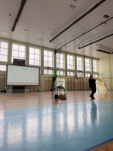 Spotkanie-w-szkole-w-Tuchowie-01 Nie oceniajmy – starajmy się zrozumieć