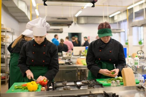 Zespol-Szkol-w-Czchowie-–-pracownia-gastronomiczna   Zaprogramowani na konkret