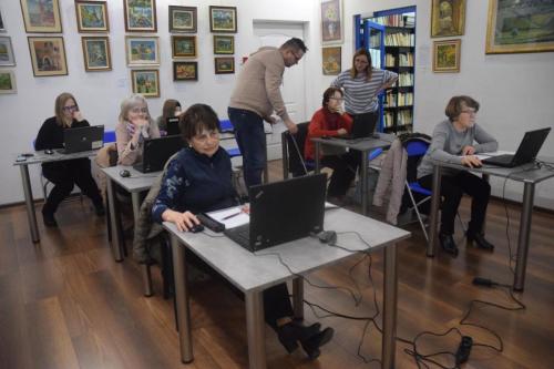 10-copy „Rodzinne historie w cyfrowym świecie” – warsztaty komputerowe dla seniorów