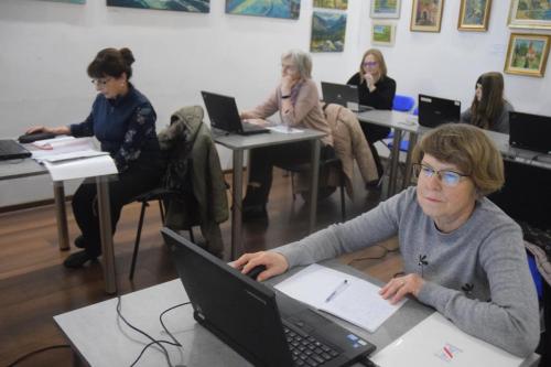 3-copy „Rodzinne historie w cyfrowym świecie” – warsztaty komputerowe dla seniorów