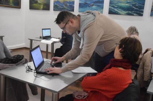 7-copy „Rodzinne historie w cyfrowym świecie” – warsztaty komputerowe dla seniorów