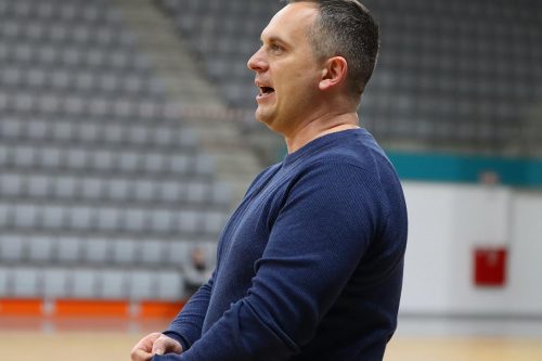 6-copy Spotkanie sparingowe Handball Pałac Tarnów vs AZS AGH Kraków. Wynik 28:35