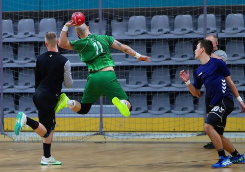 8-copy Spotkanie sparingowe Handball Pałac Tarnów vs AZS AGH Kraków. Wynik 28:35