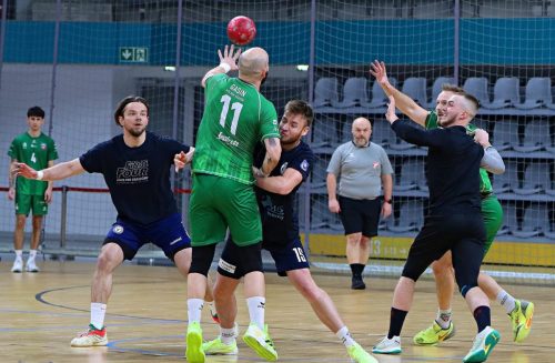 9-copy Spotkanie sparingowe Handball Pałac Tarnów vs AZS AGH Kraków. Wynik 28:35