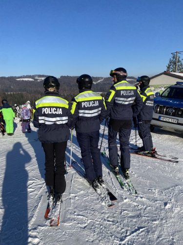 617019536_1208048178175627_8733607558095192811_n Zimowy Piknik na Jurasówce – bezpieczeństwo i dobra zabawa na stoku