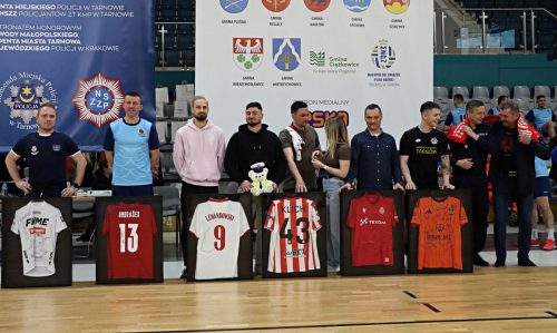 000 Policjanci zagrali charytatywnie