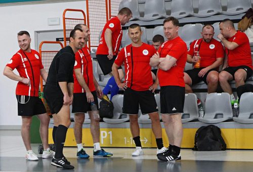 12 Policjanci zagrali charytatywnie