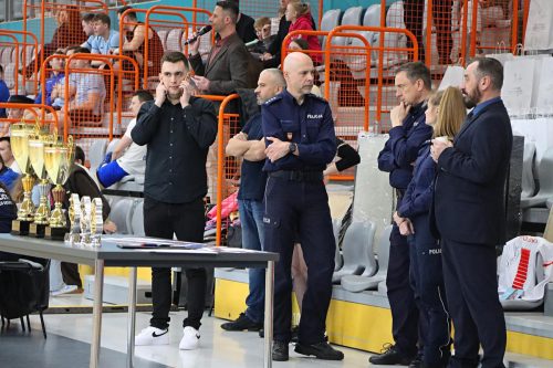 14 Policjanci zagrali charytatywnie