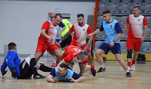 19 Policjanci zagrali charytatywnie