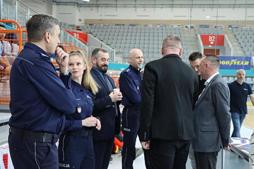 24 Policjanci zagrali charytatywnie