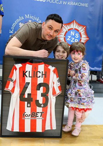 35 Policjanci zagrali charytatywnie