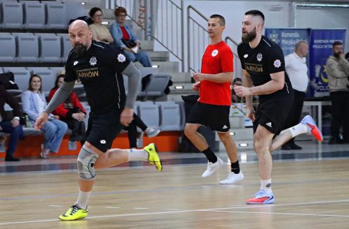 5 Policjanci zagrali charytatywnie