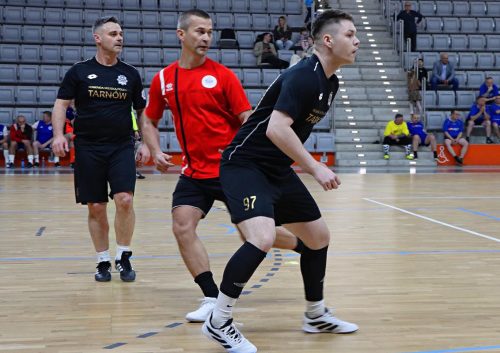 6 Policjanci zagrali charytatywnie