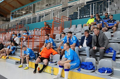 7 Policjanci zagrali charytatywnie