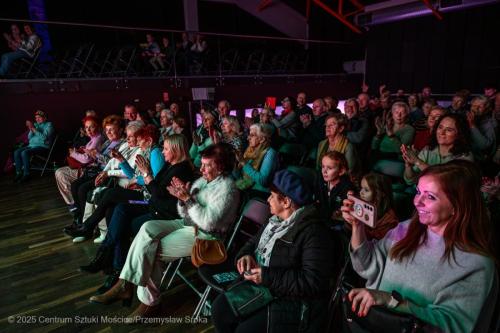 Senior-8 Kolędowanie międzypokoleniowe w ramach cyklu Senior w Centrum