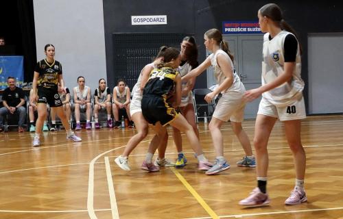 5 Ćwierćfinał Mistrzostw Polski Kadetek U15 w koszykówce kobiet - Tarnów - hala Gumniska