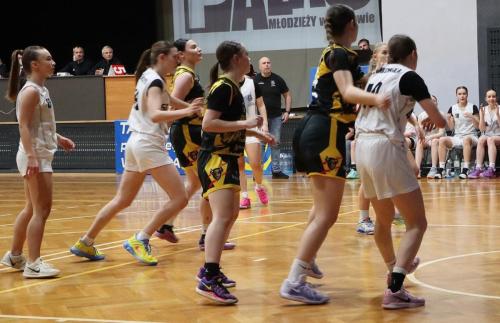 8 Ćwierćfinał Mistrzostw Polski Kadetek U15 w koszykówce kobiet - Tarnów - hala Gumniska