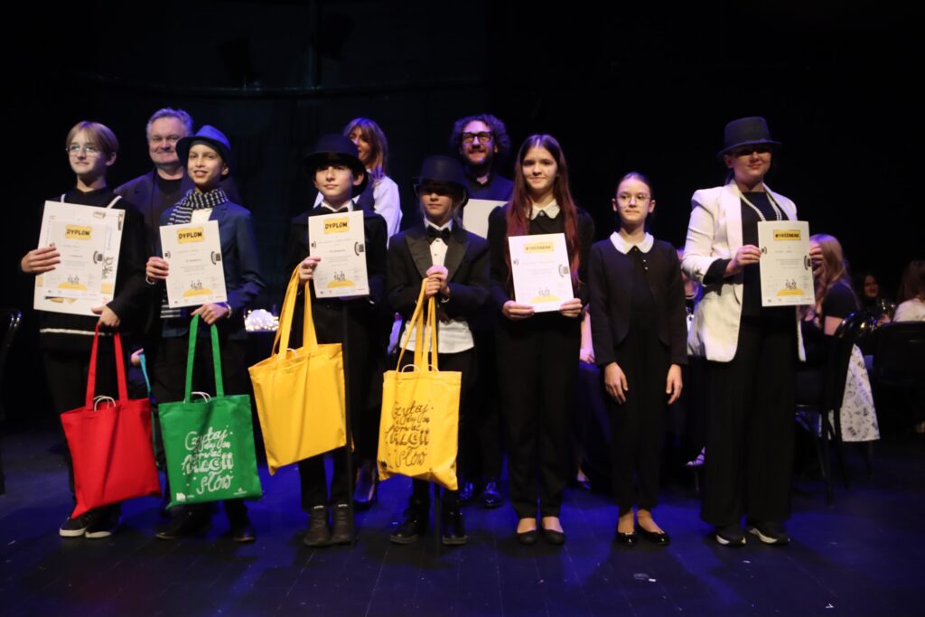 Piosenka-18-1024x683 Piosenka jest dobra na wszystko – finał wojewódzkiego konkursu wokalnego poświęconego twórczości Kabaretu Starszych Panów