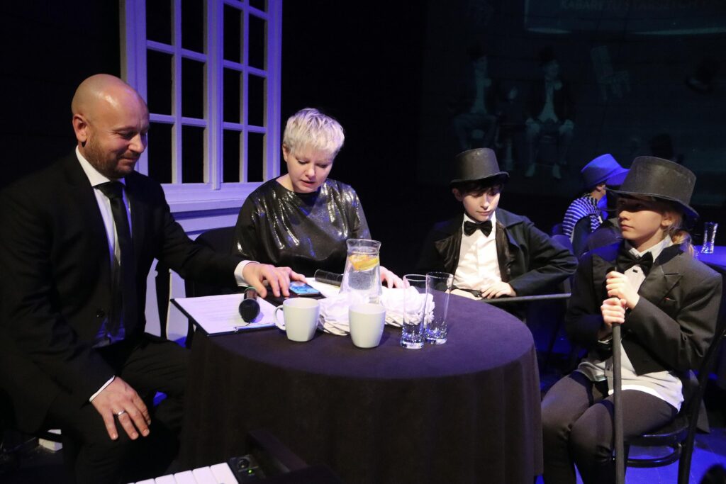 Piosenka-4-1024x683 Piosenka jest dobra na wszystko – finał wojewódzkiego konkursu wokalnego poświęconego twórczości Kabaretu Starszych Panów