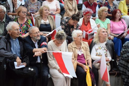 1 Patriotyczne śpiewanie "Powstanie Pokoleń"