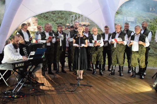 12 Patriotyczne śpiewanie "Powstanie Pokoleń"