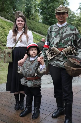 24 Patriotyczne śpiewanie "Powstanie Pokoleń"